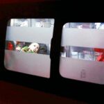 Un niño es evacuado ayer en ambulancia por la Media Luna Roja