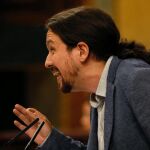 El líder de Podemos, Pablo Iglesias, durante su intervención en el pleno de hoy en el Congreso