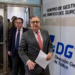El ministro del Interior, Juan Ignacio Zoido durante su visita al Centro de Gestión del Tráfico del Suroeste de la Dirección General de Tráfico (DGT), con sede en Sevilla.