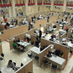 Un grupo de funcionarios trabajando en la Agencia Tributaria
