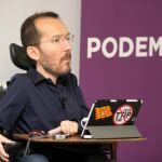 El secretario de Organización de Podemos, Pablo Echenique, ha presentado hoy en Zaragoza la ruta #Atarseloscordones.