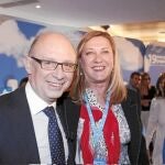 El ministro de Hacienda y Administraciones Públicas, Cristóbal Montoro, y la consejera Pilar del Olmo
