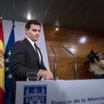 El presidente de Ciudadanos, Albert Rivera, durante la rueda de prensa ofrecida tras la reunión mantenida con el presidente del Gobierno, Mariano Rajoy