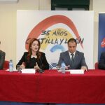 La persidenta del Parlamento autonómico, Silvia Clemente, durante su intervención ante los alcaldes y empresarios de la comarca de Pinares segoviana