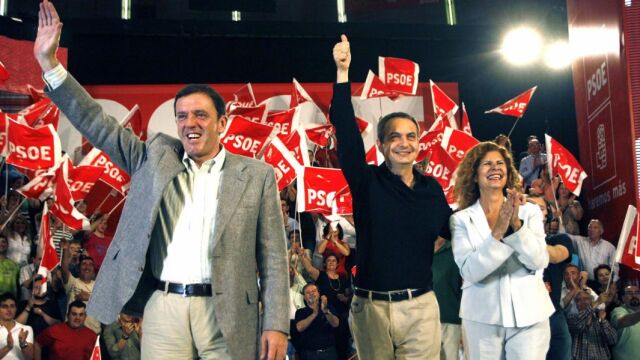 Archivo. Imagen de la campaña de 2007 del PSPV con el candidato Joan Ignasi Pla, Rodríguez Zapatero y Carmen Alborch. La Justicia investiga si varios Ministerios dieron contratos a Crespo Gomar tras procedimientos irregulares