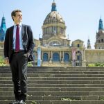 Pablo Casado posa para LA RAZÓN en Barcelona, donde de forma simbólica quiso arrancar la nueva etapa del partido. Fotos: Alberto R. Roldán