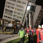 Vista de un edificio dañado tras el terremoto que sacudió Hualien