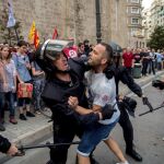 Las dependencias de Policía y Guardia Civil, próximos objetivos de los Comités de Defensa de la República: «Vamos a venir a por ti»