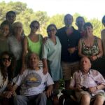 Ramón Cervera, usuario del Centro Benicalap de AFAV, se va de vacaciones en agosto con su mujer, Pilar Peris, a la casa familiar del pueblo. Las vacaciones se convierten para Ramón en un punto de encuentro con sus hijos y sus familias, que acuden allí a pasar unos días todos juntos