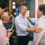 Kike Taberner/ La cena del grupo de campaña de Pablo Casado, en la que iban a participar 20 personas, acabó sumando a 200 personas y contó con la presencia del presidente de la Diputación de Alicante, César Sánchez, el de la gestora de Valencia, Luis Santamaría, el diputado autonómico Vicente Betoret, la diputada nacional, Belén Hoyo y el senador, Pedro Agramunt, entre otros.