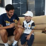 Juan, con una grave enfermedad, cumple su deseo: conocer a Parejo