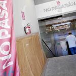 La exposición «No pasarán. 16 días», organizada por la Oficina de Derechos Humanos del consistorio, abre hoy sus puertas en la Casa de la Panadería de la Plaza Mayor. Incluye numerosas fotografías, carteles, películas y documentos inéditos o desconocidos, entre ellos alguno del general Francisco Franco