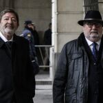 El ex director de Trabajo Francisco Javier Guerrero y su abogado, Fernando de Pablo