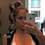 Jennifer López calienta las redes sociales dejando poco a la imaginación