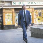Ángel Garrido, presidente de la Comunidad de Madrid, en la plaza de Pontejos, junto a la Puerta del Sol, sede del Gobierno regional