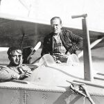 Ramón Franco, en el «Plus Ultra», acompañado de Ruiz de Alda