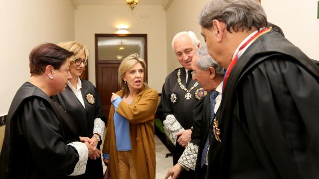 La nueva fiscal jefe de Valladolid, Soledad Martín Nájera, antes de tomar posesión conversa con Julián Sánchez Melga, José Luis Concepción, Feliciano Trebolle, Lourdes Rodríguez y María José Salgueiro