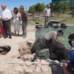 El presidente de la Diputación de Valladolid, Jesús Julio Carnero, visita el campo
