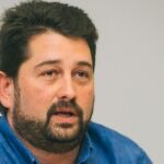 El director general de Comercio, Natxo Costa, se negó a dar más tiempo a las grandes superficies para informar a los usuarios. El primer domingo de cierre será el 25 de febrero