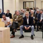 EFE. Imagen de una de las primeras sesiones del juicio que se celebró en la Audiencia Nacional. En la foto de la derecha, Ricardo Costa durante su declaración.