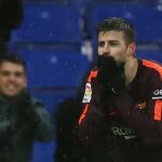 Gerard Pique celebra su gol ante el Espanyol. REUTERS/Albert Gea