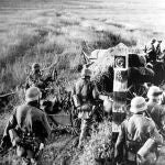 Tropas alemanas cruzan la frontera soviética durante la operación Barbarroja