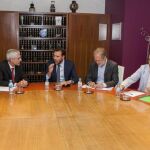El alcalde de Valladolid, Óscar Puente; el concejal Manuel Saravia y representantes de la Plataforma Avant se reúnen con los nuevos responsables de Renfe, Isaías Tábuas y José Luis Cachafeiro