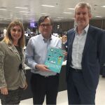Laura Llamas (Directora de Investigación y Marketing Publicitario LA RAZÓN), Francisco Marhuenda (Director de LA RAZÓN) y Marcial Gamboa (Junta Directiva APU)