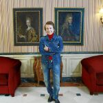 El cantante, en el salón de té del hotel Orfila de Madrid, confiesa no haber sufrido ningún tipo de acoso en su vida / Cipriano Pastrano