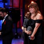 La realizadora Isabel Coixet tras recibir el premio a la "Mejor dirección"por su trabajo "La librería"