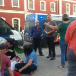 Varias personas atienden a Carmen, la mujer enferma de cáncer a la que los Mossos intervinieron el teléfono móvil