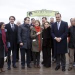 La ministra de Agricultura y Pesca, Alimentación y Medio Ambiente, Isabel García Tejerina, junto al consejero de Fomento y Medio Ambiente, Juan Carlos Suárez-Quiñones, la delegada del Gobierno de España en Castilla y León, María José Salgueiro y el alcalde de Salamanca, Alfonso Fernández Mañueco, entre otros, visitan las obras del parque fluvial La Aldehuela