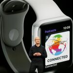 Tim Cook, durante la presentación del renonavo Apple Watch / Reuters