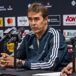 El entrenador del Real Madrid, Julen Lopetegui, habla durante una rueda de prensa ayer / Foto: Efe