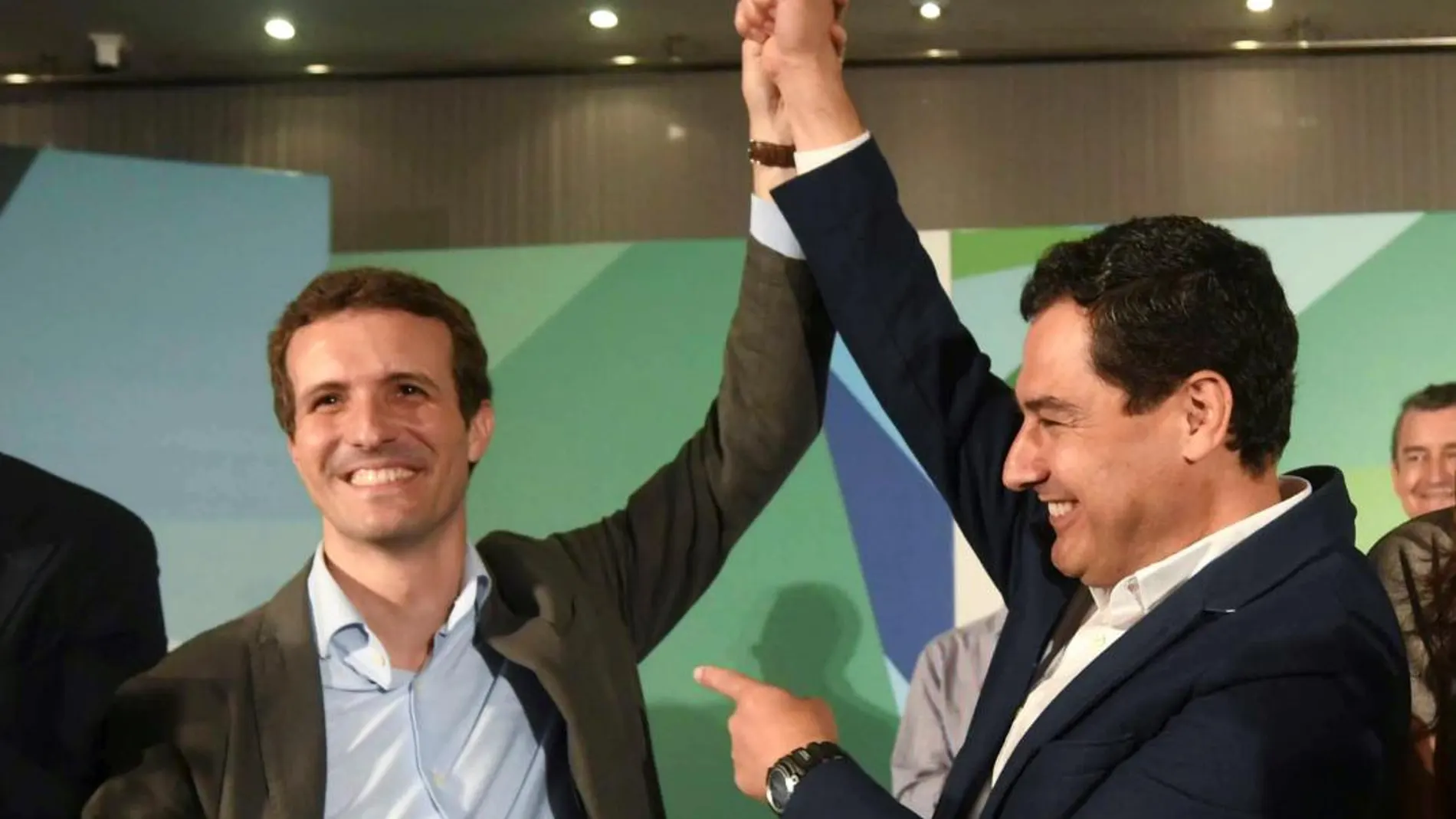 Pablo Casado y Juanma Moreno, ayer en Cordoba. Foto: Efe