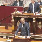 El primer ministro, Edouard Philippe, durante su discurso antes de la votación contra el Gobierno, ayer, en la Asamblea Nacional en París