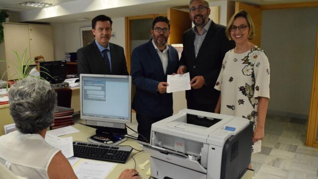 La Razón. Los portavoces de Cs, Miguel Sánchez, y PP, Víctor Martínez, ayer en la Asamblea Regional