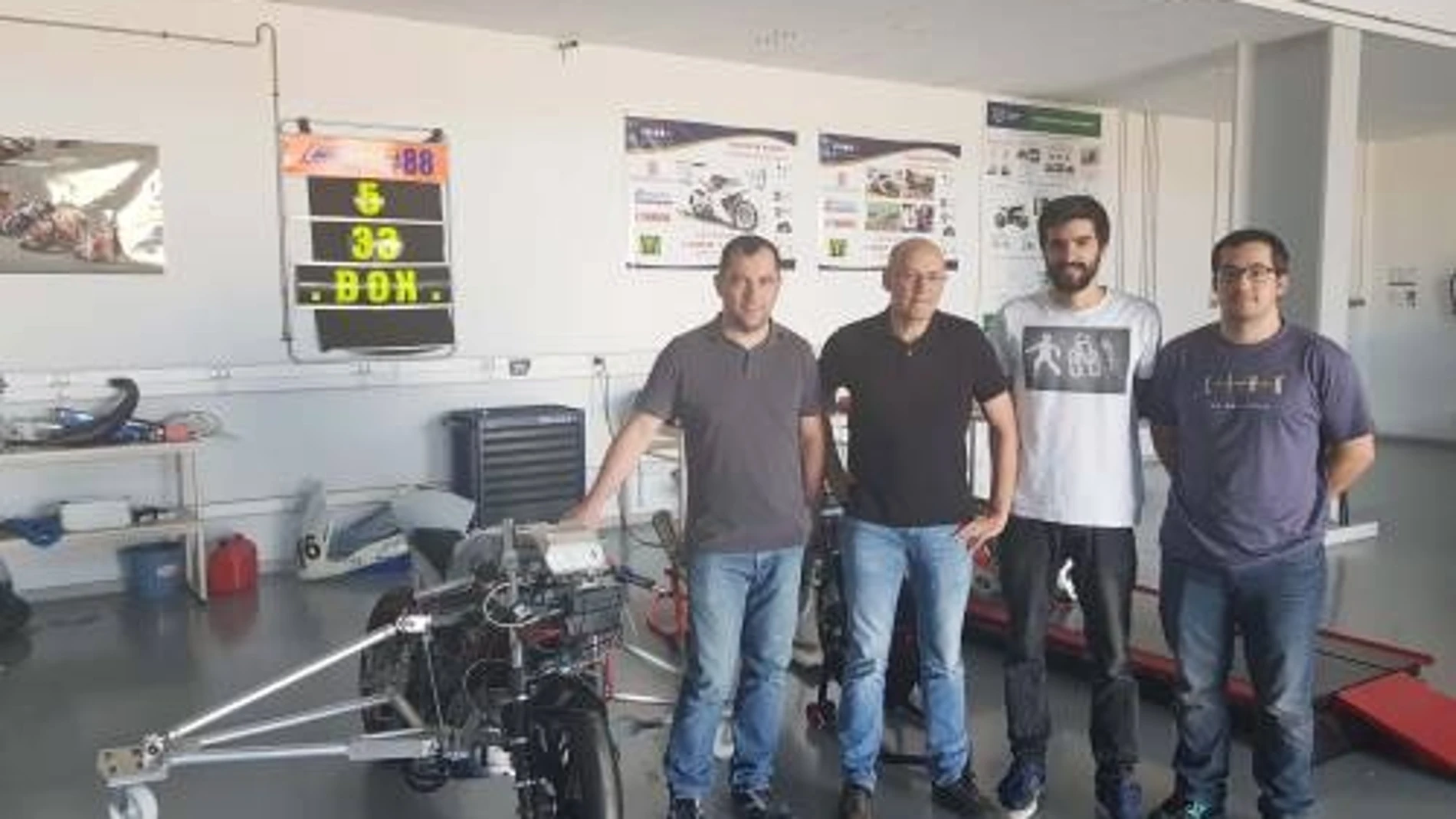 Investigadores del departamento de Ingeniería Mecánica de la Universidad de Málaga. (Foto: Fundación Descubre)