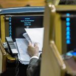 El escaño de Mariano Rajoy, durante una de las sesiones de la moción de censura / Alberto R. Roldán