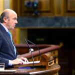 El ministro de Economía, Luis de Guindos, hoy en el Congreso