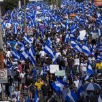Miles de personas participan en una marcha nacional en honor a las madres de los jóvenes caídos en las pasadas protestas / Efe