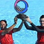 El equipo de Tailandia, con el trofeo