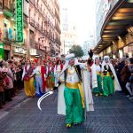 Más de 1.500 personas entre miembros de las fiestas del Fuego, los Moros y Cristianos, la Semana Santa, el Carnaval y músicos de una veintena de bandas y collas “tomaron” el sábado el centro de Madrid en un gran desfile que ha batido el récord de participación. EFE/ Javier Liaño