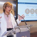 La directora médica de la clínica Equipo Juana Crespo, ayer durante la presentación de los resultados de la empresa, donde repasó algunos aspectos clínicos y sociales de la maternidad