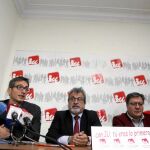 José María González (IU), el abogado de IU, Gorka Esparza y el representante ecologista Javier Gutiérrez