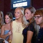 Lomana junto a algunos de los asistentes a la charla que dio en Cibeles