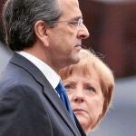 La canciller alemana Ángela Merkel en compañía de su homólogo griego, Antonis Samaras