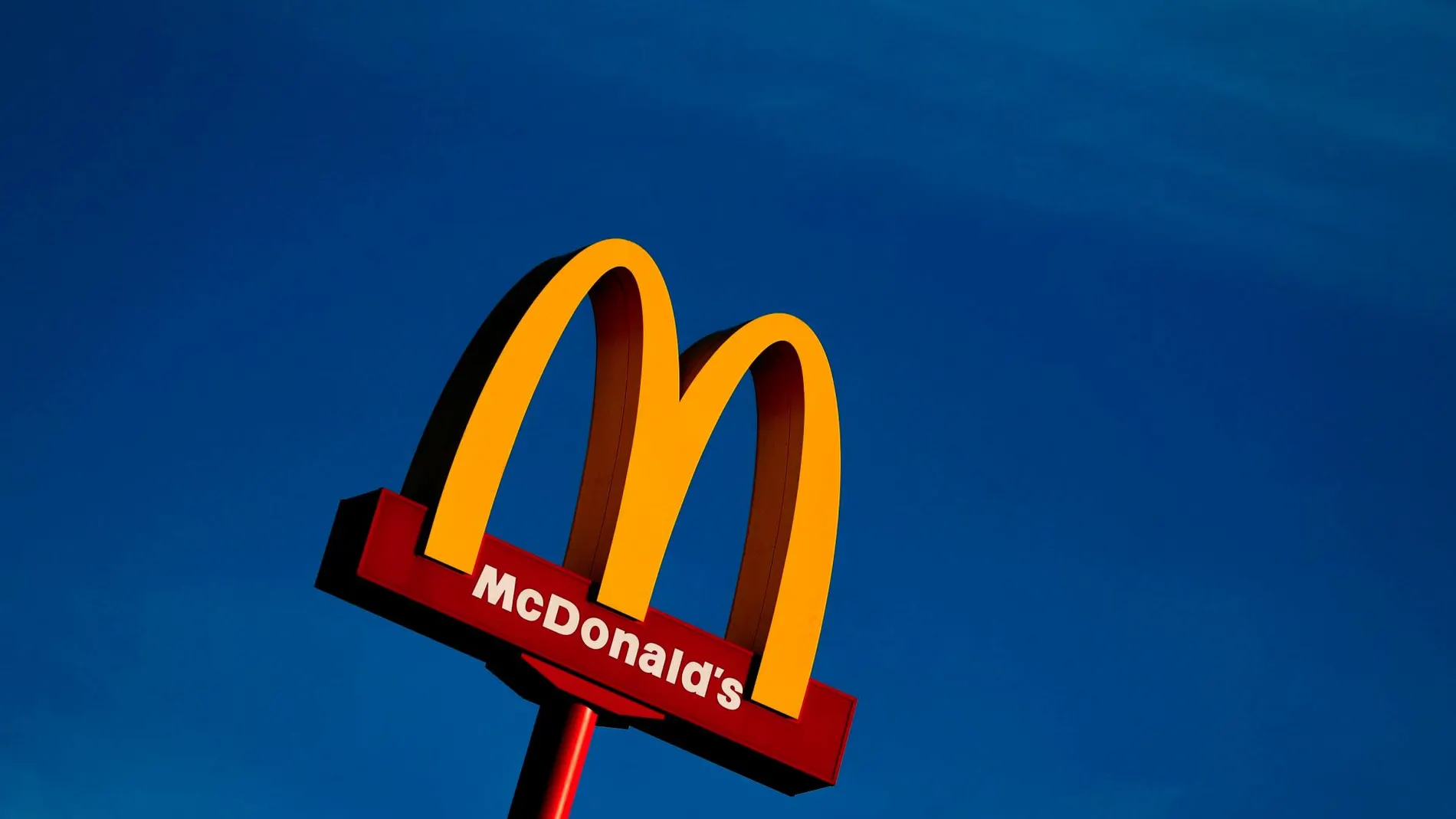 Vista del logo de la cadena McDonald's