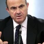 El ministro de Economía y Competitividad, Luis de Guindos, ha avanzado hoy que en el segundo trimestre del año la recesión económica va a ser próxima a cero, frente a la caída del 0,5 del PIB de los tres meses anteriores.