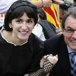 Mas participó ayer en una danza durante los actos celebrados en Folgueroles (Barcelona), con motivo de la Fiesta Verdaguer